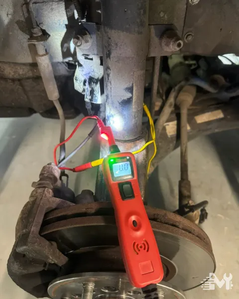 Live circuit testing on a car's front hub and suspension using a power probe