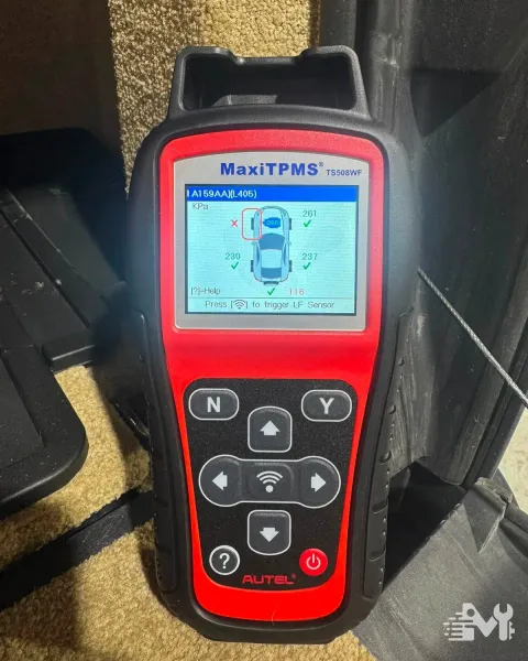 Checking tyre pressure sensor readings with a TPMS diagnostic tool